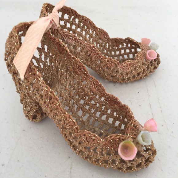 VINTAGE HAND CROCHET LITTLE SHOES. - Picture 5 of 5
